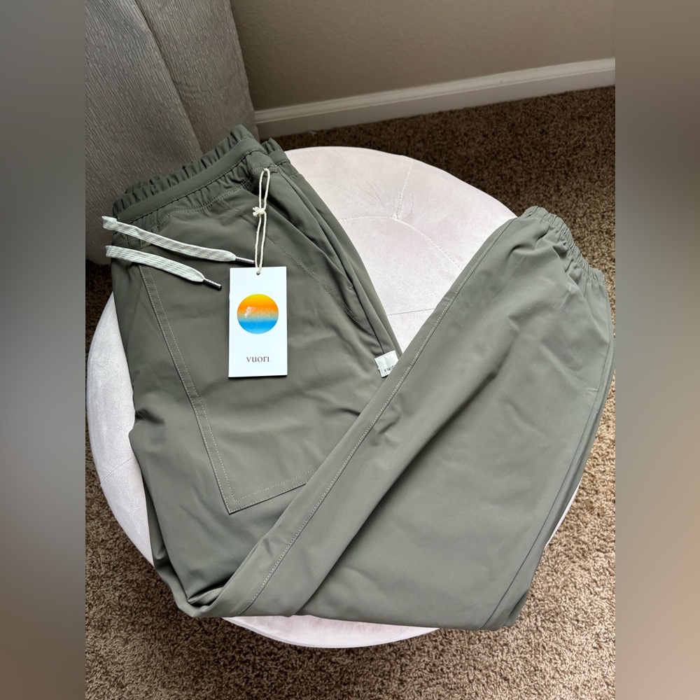 Vuori Miles Joggers Oregano Women Size XS $118